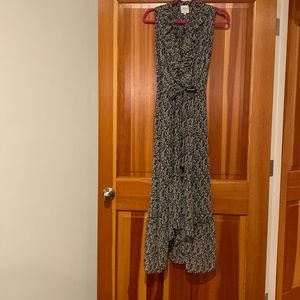 Misa sleeveless ruffle front dress. Size Medium